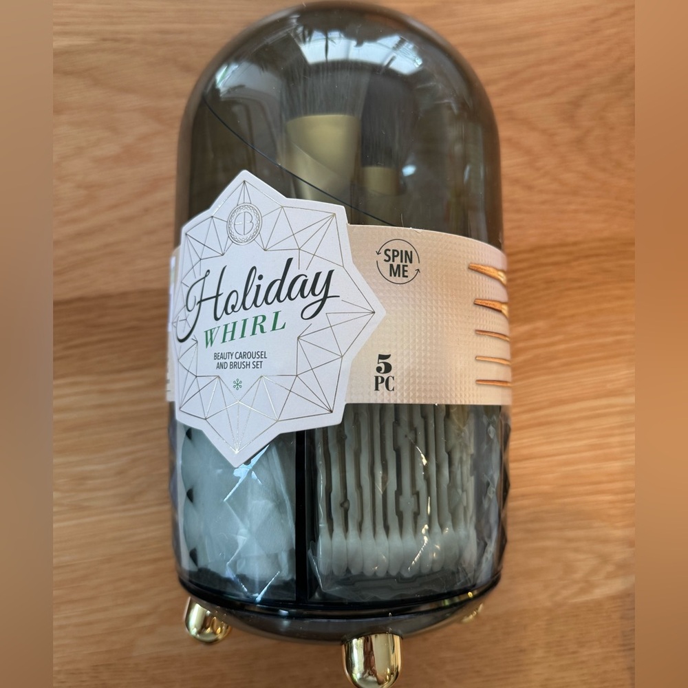 New! 🎄✨Holiday Whirl Beauty Carrousel Makeup Brush & Sponge Set